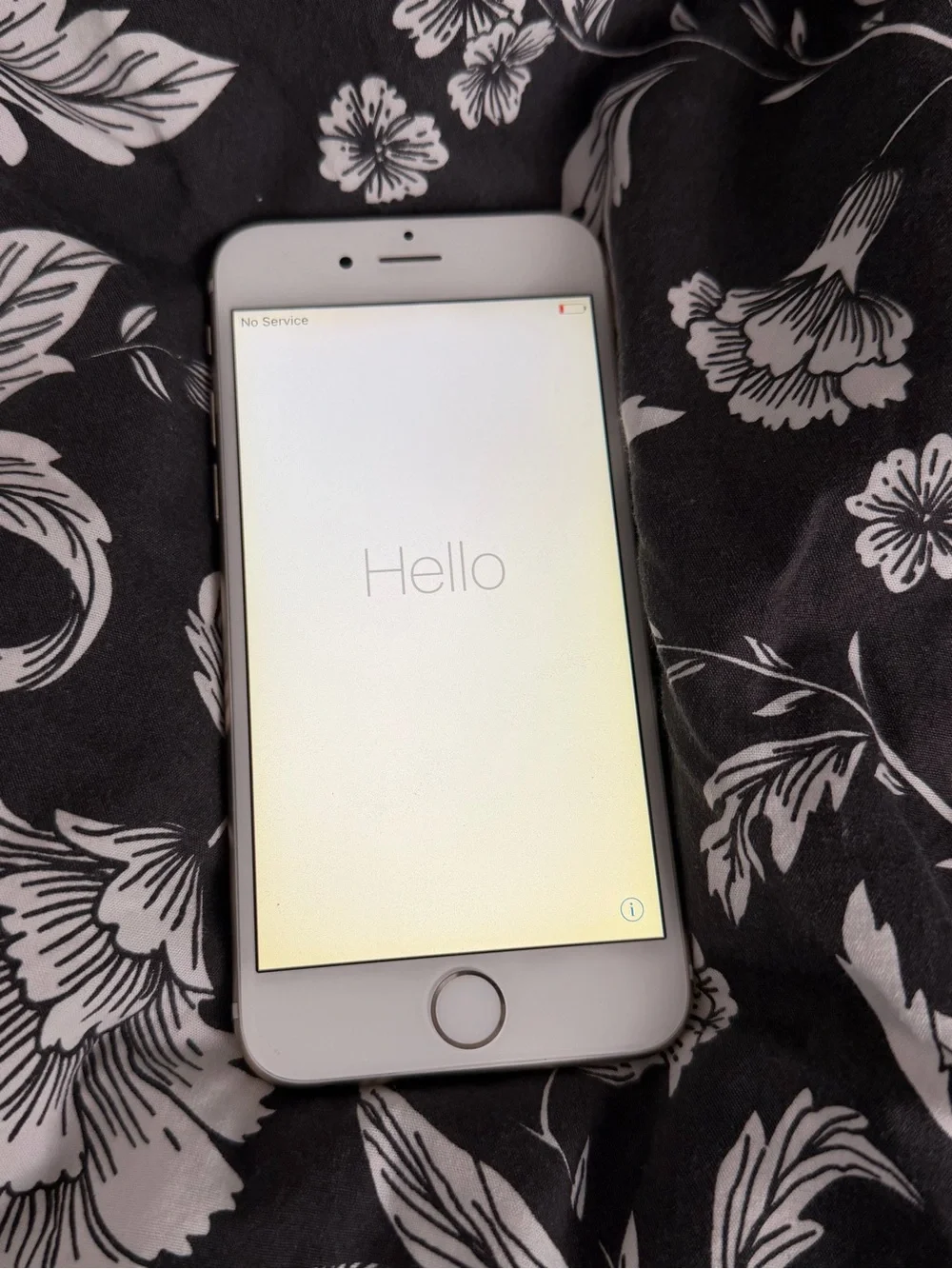 Gold iPhone 7 - Picture 3 of 4